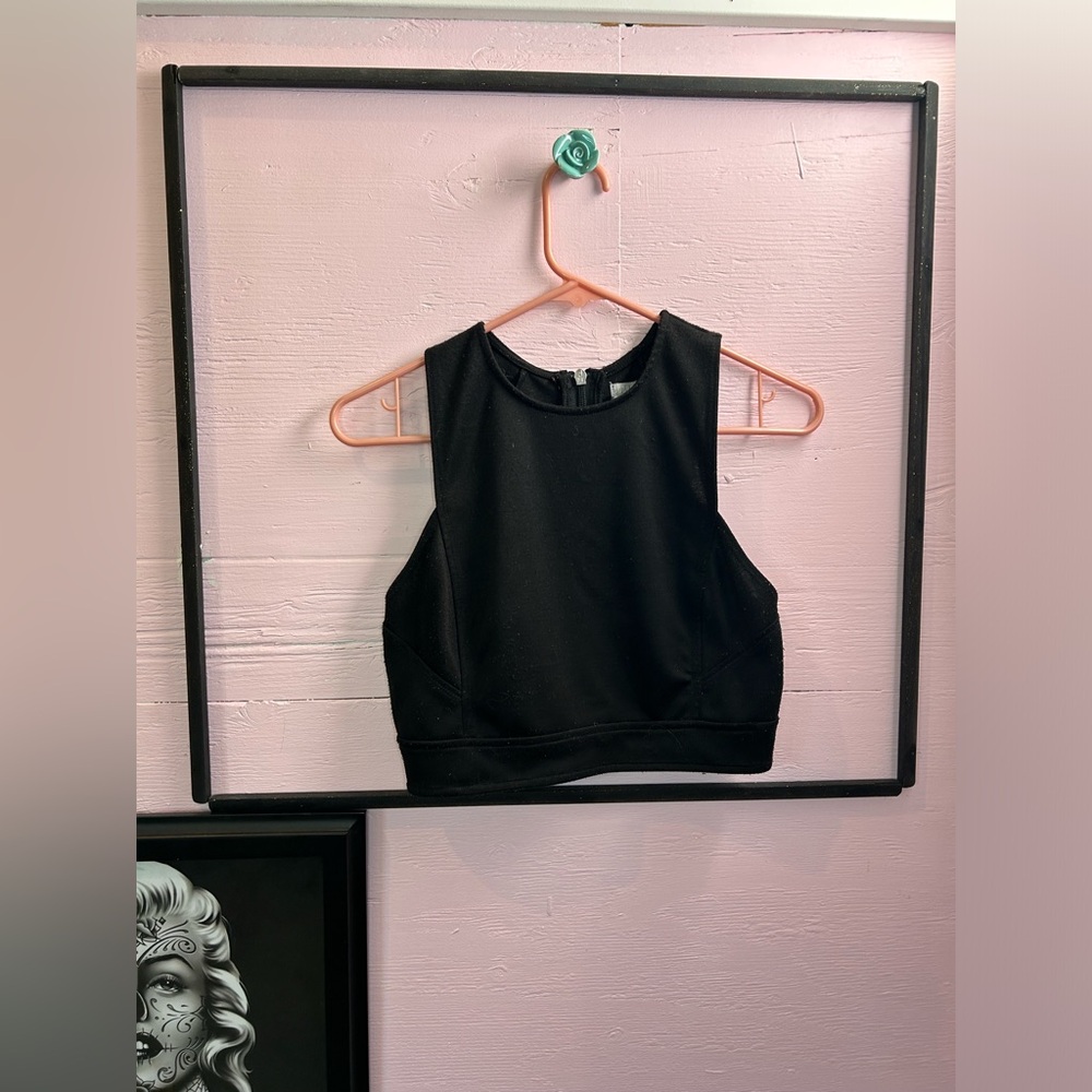💜 90s | Cooperative | Back Zipper Black Crop Top